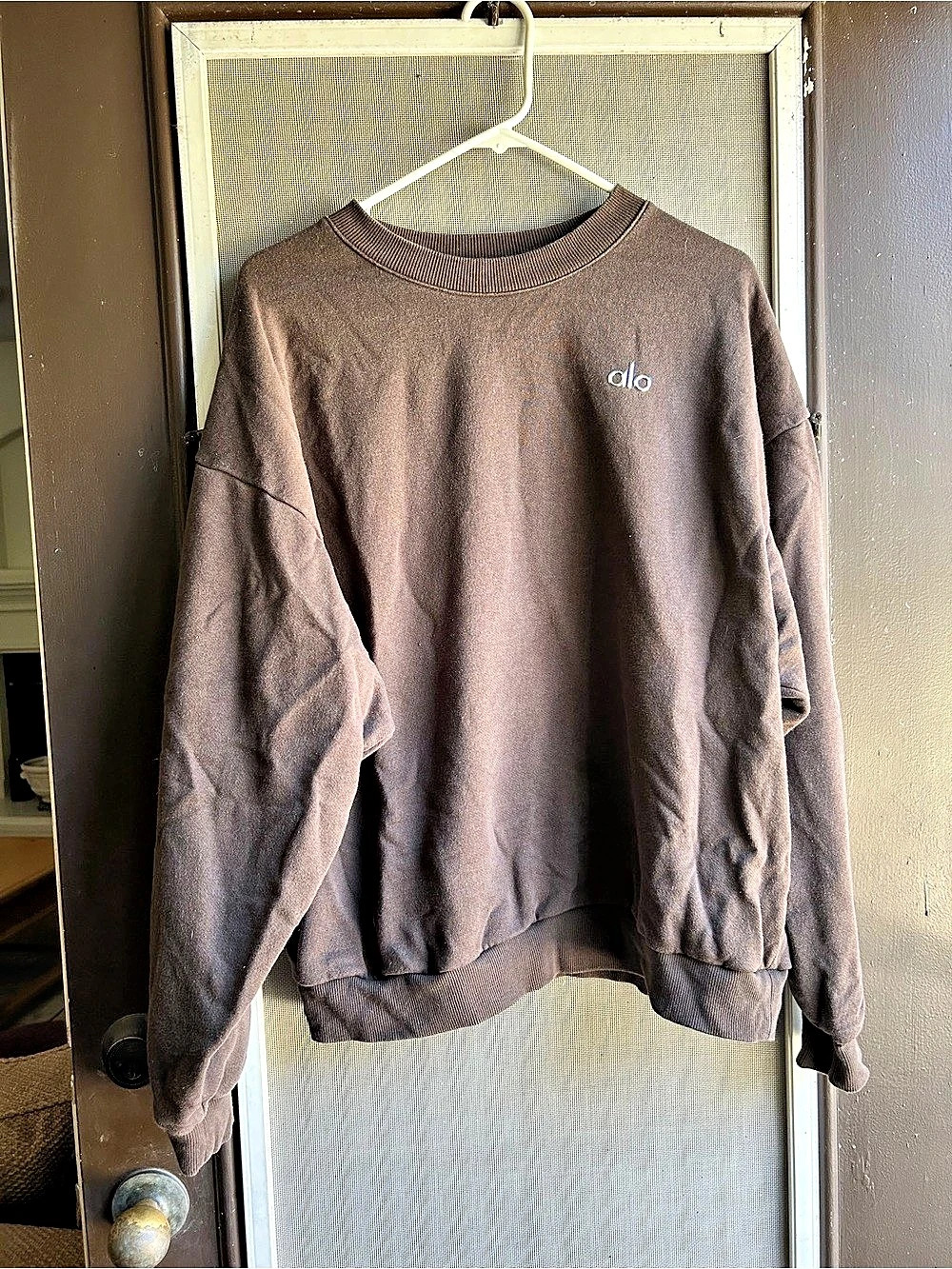 Alo Yoga unisex Espresso Accolade Crew Neck Pullover Sweatshirt size M